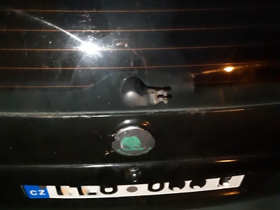 Vandal poškodil v Liberci téměř dvacet zaparkovaných aut