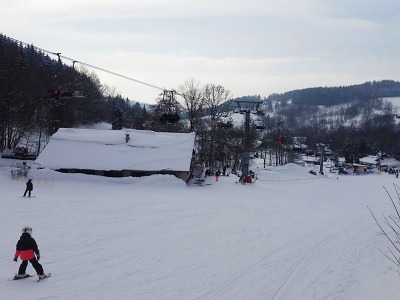 Policie hledá svědky srážky dvou lyžařek ve skiareálu Benecko
