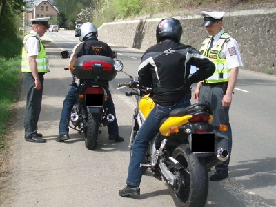 Prázdninové kontroly pokračují. Policisté se zaměřili i na menší silnice