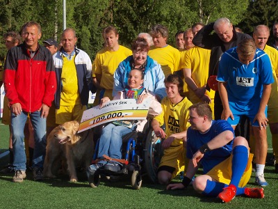 Fotbalisté v Harrachově pomohli vybrat pro handicapované 109 tisíc