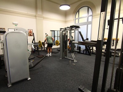 Posilovnu z haly na Turnově II najdete dočasně na vlakovém nádraží