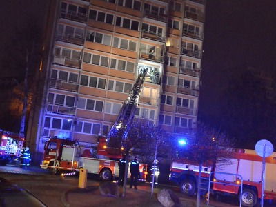 V libereckém paneláku hořel balkon, příčinou je odhození nedopalku