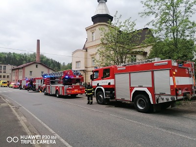 Hořelo v Benešově u Semil. Vzplálo jídlo na sporáku