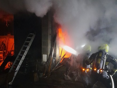 Hasiči zasahovali u požáru garáže v Přepeřích