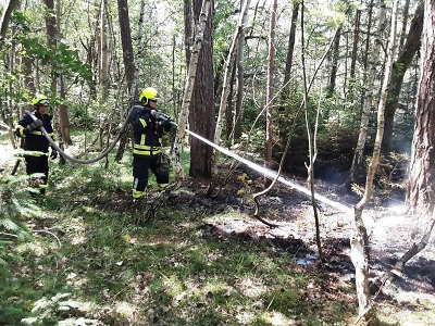 Krajští hasiči zasahovali o víkendu u mnoha menších požárů