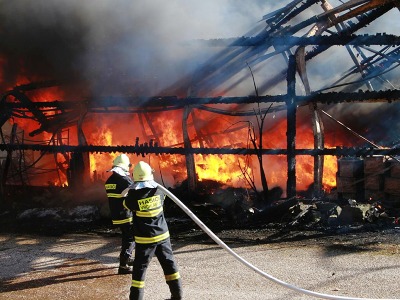 Obrazem: Požár bývalé pily ve Vrchlabí