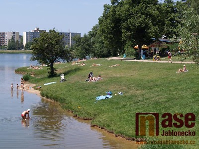 Na hladině jablonecké přehrady plavalo mrtvé tělo zatím neznámého muže