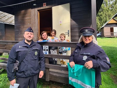Policisté v Sedmihorkách upozorňovali návštěvníky kempu na zloděje