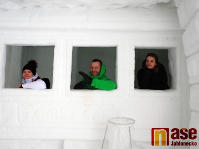 Na Příchovicích slavnostně otevřeli ledový bar