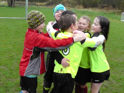 První jarní turnaj přípravek na trávě vyhrály domácí Sedmihorky