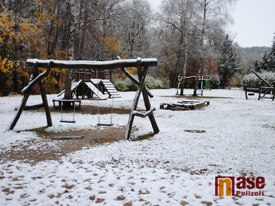 Obrazem: Města a obce v Pojizeří i v Krkonoších zasypal první sníh