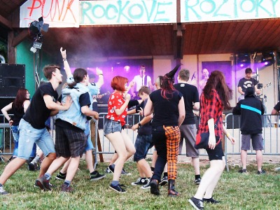 Ohlédnutí za festivalem Punkrockové Roztoky 2015