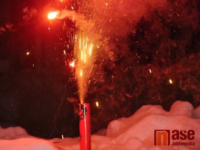 Novoroční oslavy podle policie: Chlapce v Semilech zranila pyrotechnika