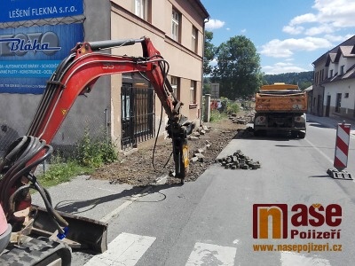 Obrazem: V Semilech aktuálně opravují hned několik chodníků