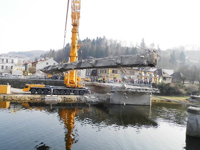 Obrazem: Jak probíhala rekonstrukce mostu v Železném Brodě
