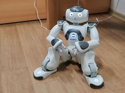 Humanoidní robot pomáhá klientům Centra denní péče Slunce všem