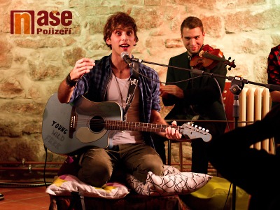 Roman Tomeš svým koncertem dvakrát zaplnil sklepení lomnického zámku