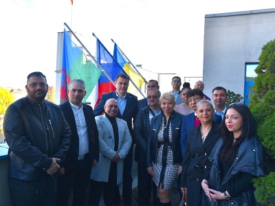 Kraj vyvěsil romskou vlajku