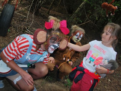V Roprachticích opět lákají děti na procházku pohádkovým lesem