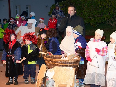 Obrazem: Rozsvícení vánočního stromu v Koberovech 2014