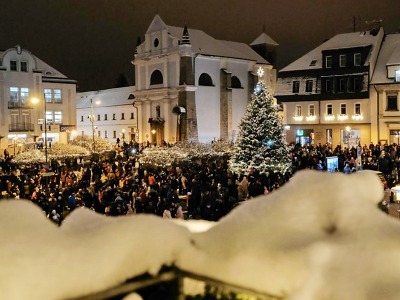 Rozsvícení stromu v Turnově spojili s adventem v Uličce řemesel