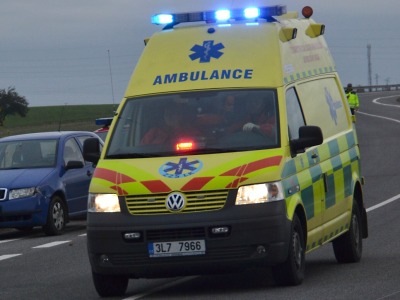 Na následky vážné dopravní nehody v Bořkově zemřela starší žena