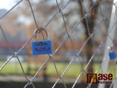 Kvůli opravě zmizely ze semilské lávky připnuté zámečky