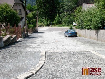 Semilská ulice Nad Špejcharem roste do krásy