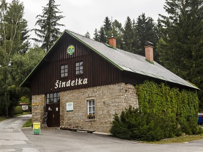 Informační centrum v Harrachově se stěhuje do expozice Šindelka