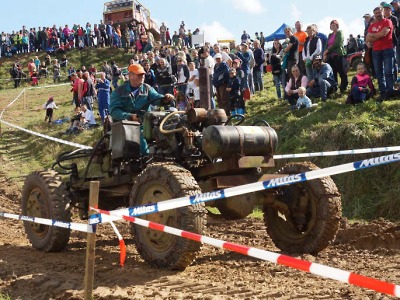 FOTO: Sjezd traktorů přilákal do Bozkova téměř tři tisíce diváků