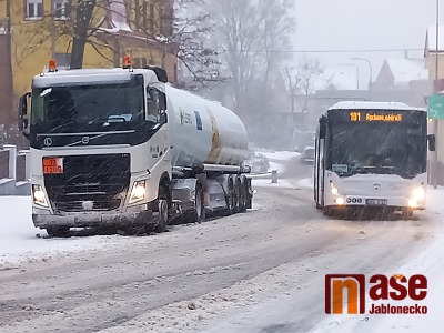 VIDEO: Nečekaný sníh zkomplikoval 11. března dopravu