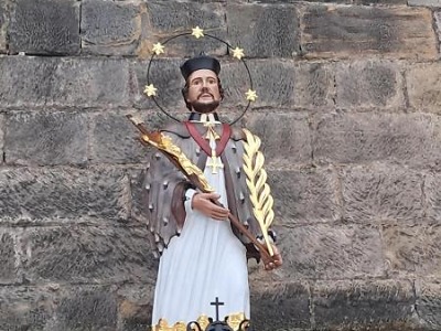 Turnovská socha sv. Jan Nepomuckého je zpět!