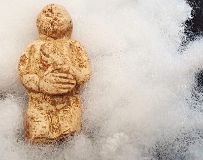 Kraj odmění poctivou nálezkyni středověké historické sošky Ježíška