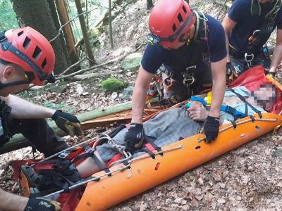 Hasiči - lezci zachraňovali muže na Riegrově stezce