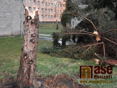 FOTO: Sabine lámala stromy i přímo v Semilech