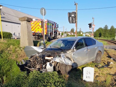 Na přejezdu v Sedmihorkách se srazil vlak s automobilem