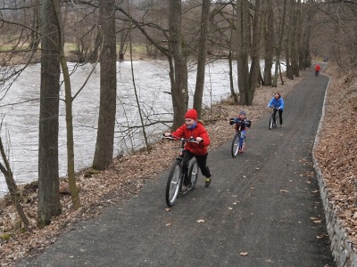 Otevřeli a pak i vyzkoušeli novou stezku z Líšného na Malou Skálu