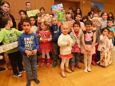 Strom přání už potřetí na kraji potěšil děti z dětských domovů