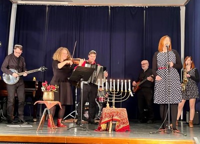 Natáčeli svátek světel v turnovské synagoze