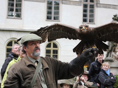 Svatohubertská slavnost přilákala na Valdštejn stovky lidí