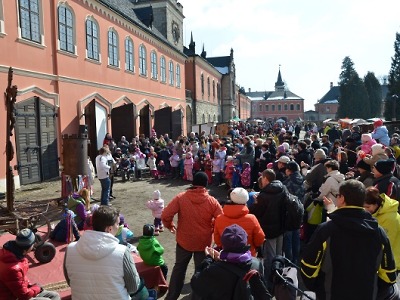 Sychrov láká návštěvníky na zámecké velikonoční trhy