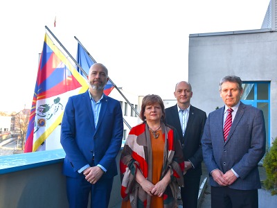 Vlajka pro Tibet opět visí na krajském úřadu