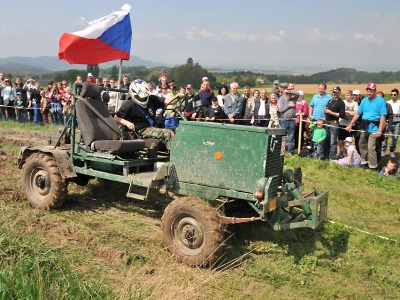 FOTO: Celkem 45 jezdců změřilo síly na Vyskeřské Traktoriádě