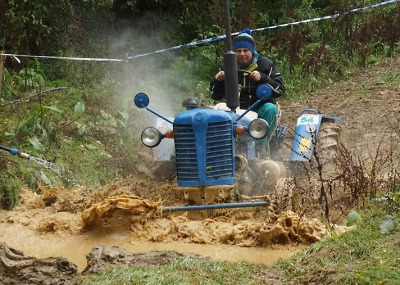 FOTO: Traktorům a fanouškům v Bozkově nevadil déšť ani mokro
