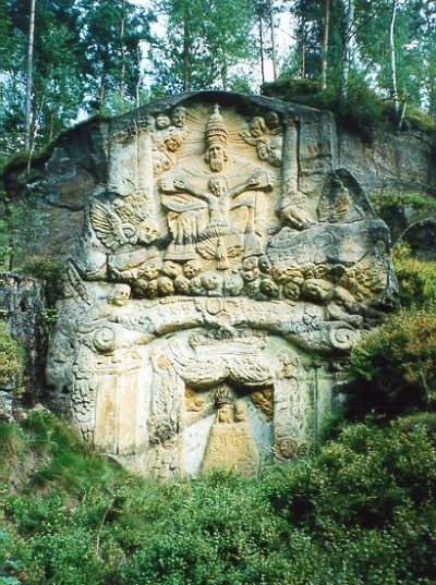 Za skalními reliéfy do Třídomí v Lužických horách