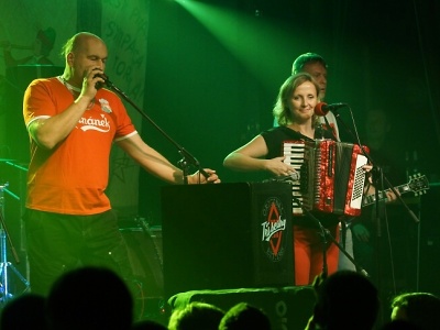 FOTO: Tři sestry  tradičně rozehřály fanoušky v Bozkově