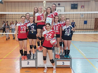 Turnovské starší žákyně dokonaly volejbalový hattrick