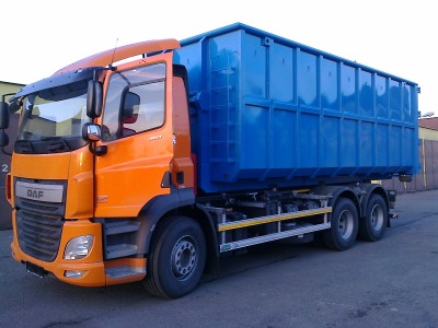 Technické služby Turnov mají nový vůz na přepravu odpadu