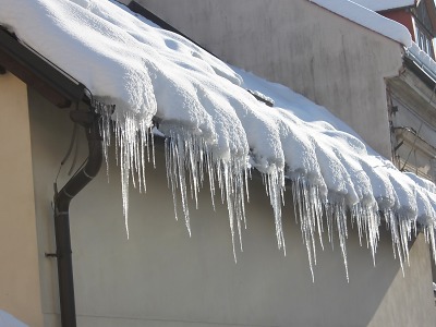 Starosta Turnova vyzývá k odklízení sněhu a ledu ze střech