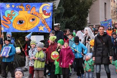 Noc s Andersenem přilákala v Turnově 500 dětí a rodičů